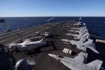 Các chiến đấu cơ trên tàu sân bay USS Harry S. Truman. Ảnh: Reuters.