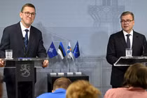 Thủ tướng Estonia Kristen Michal (trái) và Thủ tướng Phần Lan Petteri Orpo họp báo tại Helsinki, vào ngày 14/8 (Ảnh: AFP)