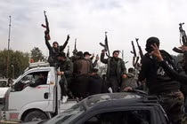 Các thành viên của phe đối lập vũ trang ăn mừng chiến thắng tại Damascus, Syria vào ngày 8/12. Ảnh: Getty.