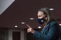 Bà Victoria Nuland đưa ra lời đe dọa với Nga trong một cuộc phỏng vấn (Ảnh: RT)