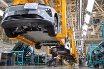 Hoạt động sản xuất của Trung Quốc tiếp tục sụt giảm trong tháng 7 (Ảnh: NYTimes)