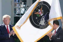 Tổng thống Mỹ Donald Trump nói về vũ khí bí mật của Mỹ để phản ứng trước lo ngại rằng cuộc chiến thuế quan sẽ vượt tầm kiểm soát. Ảnh: Getty.