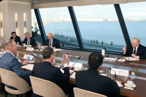 Tổng thống Nga Vladimir Putin trong cuộc họp báo với các hãng truyền thông nước ngoài (Ảnh: Sputnik)