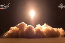 Cảnh quay được trích từ video của Press TV, một tổ chức truyền thông nhà nước Iran thuộc sở hữu của Đài Phát thanh Cộng hòa Hồi giáo Iran (IRIB), cho thấy cảnh tên lửa được phóng đi nhằm vào một căn cứ không quân do Mỹ điều hành ở Qatar. Ảnh: PressTV.