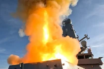 Chiến hạm tối tân bậc nhất của Anh lần đầu tiên bắn hạ tên lửa siêu thanh, tạo nên lịch sử