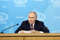 Tổng thống Nga Vladimir Putin phát biểu trong cuộc gặp với lãnh đạo Bộ Ngoại giao Nga tại Moscow, Nga (Ảnh: Sputnik)