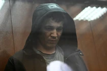 Nghi phạm Yakubjoni Yusufzoda trong phiên điều trần trước khi xét xử tại tòa án quận Basmanny, ở Moscow, Nga (Ảnh: Sputnik)