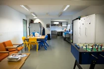 Khu vực sinh hoạt chung bên trong Trại giam ICC. Ảnh: Rappler.