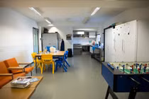 Khu vực sinh hoạt chung bên trong Trại giam ICC. Ảnh: Rappler.