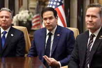 Ngoại trưởng Mỹ Marco Rubio, giữa, Cố vấn An ninh Quốc gia Mike Waltz, phải, và đặc phái viên Mỹ về Trung Đông Steve Witkoff ở Riyadh, Arab Saudi. Ảnh: CNN.