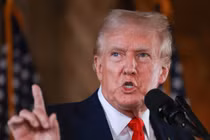 Ông Donald Trump phát biểu trong cuộc họp báo tại khu bất động sản Mar-a-Lago ở Palm Beach, Florida ngày 8/8 (Ảnh: Getty)