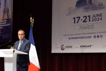 Bộ trưởng Quốc phòng Pháp Sebastien Lecornu phát biểu tại một sự kiện ở Paris ngày 17/6 (Ảnh: Getty)