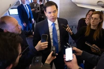 Ngoại trưởng Mỹ Marco Rubio bay tới Jeddah, Saudi Arabia, ngày 10/3. Ảnh: AFP.