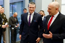 Bộ trưởng Quốc phòng Mỹ Pete Hegseth tham dự một cuộc họp về Ukraine ở Brussels, Bỉ hôm 12/2. Ảnh: CNN.