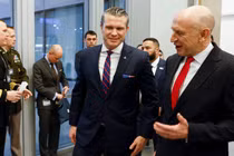 Bộ trưởng Quốc phòng Mỹ Pete Hegseth tham dự một cuộc họp về Ukraine ở Brussels, Bỉ hôm 12/2. Ảnh: CNN.