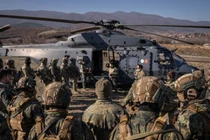 Quân nhân từ Anh và 8 quốc gia khác tham gia cuộc tập trận hải quân NATO Steadfast Dart - 2025 tại Bulgaria, ngày 19/2. Ảnh: Getty.