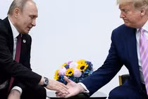 Tổng thống Nga Vladimir Putin tham dự cuộc gặp với Tổng thống Mỹ Donald Trump tại hội nghị thượng đỉnh G-20 ở Osaka, Nhật Bản, vào ngày 28/6/2019. Ảnh: AFP.