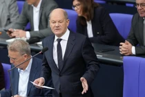 Thủ tướng Đức Olaf Scholz tham gia phiên chất vấn Chính phủ Liên bang tại phiên họp toàn thể của Bundestag ở Berlin vào ngày 4/12. Ảnh: Getty.