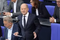 Thủ tướng Đức Olaf Scholz tham gia phiên chất vấn Chính phủ Liên bang tại phiên họp toàn thể của Bundestag ở Berlin vào ngày 4/12. Ảnh: Getty.
