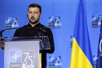 Tổng thống Ukraine Volodymyr Zelensky phát biểu trong cuộc họp báo chung với Tổng thư ký NATO Jens Stoltenberg tại Hội nghị thượng đỉnh NATO ngày 11/7/2024 tại Washington, DC. Ảnh: Getty.