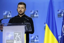 Tổng thống Ukraine Volodymyr Zelensky phát biểu trong cuộc họp báo chung với Tổng thư ký NATO Jens Stoltenberg tại Hội nghị thượng đỉnh NATO ngày 11/7/2024 tại Washington, DC. Ảnh: Getty.