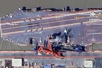 Những vết sơn mới được nhìn thấy trên sàn của tàu sân bay. Ảnh: Handout.