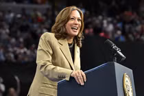 Bà Kamala Harris phát biểu trong một sự kiện tranh cử ở Glendale, Arizona, ngày 9/8 (Ảnh: AFP)