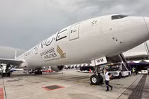 Máy bay của Singapore Airlines đã hạ cánh khẩn cấp xuống Sân bay Quốc tế Suvarnabhumi ở Bangkok, Thái Lan (Ảnh: Reuters)