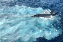 Hình ảnh được cho là khoảnh khắc cuối cùng của máy bay F-35 của Hải quân Mỹ trước khi rơi xuống Biển Đông hôm 24/1 (Ảnh: Newsweek).