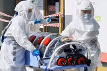 Biến chủng Omicron được dự đoán là nguyên nhân gây ra làn sóng Covid-19 lớn trong năm 2022 (Ảnh minh họa: EPA).