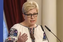 Thủ tướng Lithuania Ingrida Simonyte trong một chuyến thăm Ukraine (Ảnh: Getty)