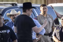 Tỷ phú Elon Musk phát trực tiếp chuyến thăm biên giới Texas-Mexico, Eagle Pass, Texas ngày 28/9 (Ảnh: Getty)