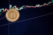 Bitcoin và ether, hai loại tiền mã hóa lớn nhất thế giới, đã sụt giảm mạnh vào tuần trước. Ảnh: AFP.