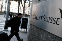 Credit Suisse đã bị đối thủ UBS mua lại sau khi gặp khủng hoảng (Ảnh: CNBC)