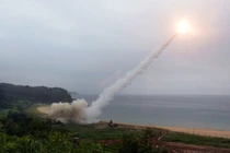 Tên lửa ATACMS được phóng trong cuộc tập trận chung giữa Mỹ và Hàn Quốc (Ảnh: Getty)