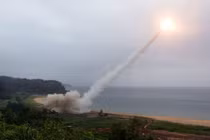 Tên lửa ATACMS được phóng trong cuộc tập trận chung giữa Mỹ và Hàn Quốc (Ảnh: Getty)