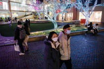 Việc người dân Trung Quốc ngại chi tiêu có thể gây ảnh hưởng tới đà tăng trưởng kinh tế toàn cầu (Ảnh: Shutterstock)