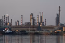 Toàn cảnh nhà máy lọc dầu Abadan ở phía Tây Nam Iran được chụp ngày 21/9/2019 (Ảnh: Reuters)