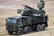 Xe chiến đấu phòng không Pantsir của Quân đội Nga. Ảnh: MW.