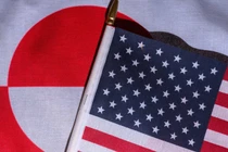 Quốc kỳ Greenland và Mỹ. Ảnh: Getty.