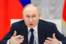 Tổng thống Nga Vladimir Putin phát biểu trong cuộc họp với các doanh nhân tại Moscow, Nga, ngày 26/5. Ảnh: Sputnik.