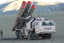 Hệ thống tên lửa đất đối không từ hệ thống phòng không HQ-9B của Trung Quốc. Ảnh: MW.