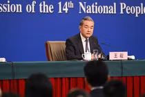 Ngoại trưởng Trung Quốc Vương Nghị phát biểu tại một cuộc họp báo trong kỳ họp Đại hội Đại biểu Nhân dân Toàn quốc đang diễn ra tại Bắc Kinh vào ngày 7/3. Ảnh: AFP.