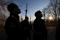 Các thành viên của Hạm đội Biển Đen thuộc Hải quân Nga ở Crimea vào tháng 2. Ảnh: WSJ.