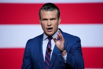 Bộ trưởng Quốc phòng Mỹ Pete Hegseth phát biểu với các nhà lãnh đạo quân sự cấp cao tại Căn cứ Thủy quân Lục chiến Quantico ở Quantico, Virginia, Mỹ ngày 30/9. Ảnh: Reuters.
