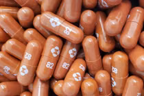 Thuốc điều trị COVID-19 molnupiravir có dạng viên nhộng (Ảnh: CNN)