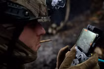 Máy bay không người lái công nghệ cao giúp đỡ nhóm binh sĩ tinh nhuệ của Ukraine đang hoạt động ở Kharkov (Ảnh: BBC)