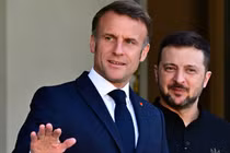 Tổng thống Pháp Emmanuel Macron tiếp đón Tổng thống Ukraine Volodymyr Zelensky của Ukraine tại Điện Elysee vào ngày 7/6 (Ảnh: Getty)