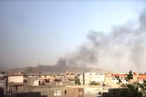 Cột khói đen bốc lên sau một vụ nổ lớn ở thủ đô Kabul (Ảnh: Reuters)