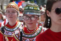 Người tham dự mặc trang phục dân tộc trong lễ hội văn hóa Chuvash ở Moscow, Nga vào ngày 15/6/2024 (Ảnh: Sputnik)